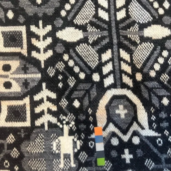 Smartwool Adult Black and White Geometric Beanie and  Gator Set. Like New - Picture 3 of 6